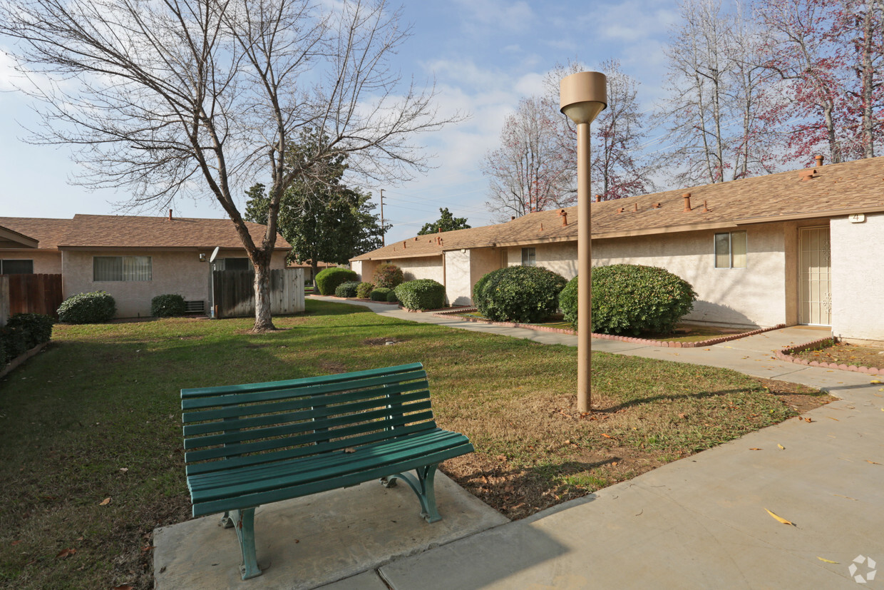 Foto principal - Porterville Garden Apartments