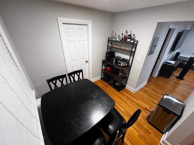 Photo - 4891 N Ashland Ave (Chicago, IL) Apartment