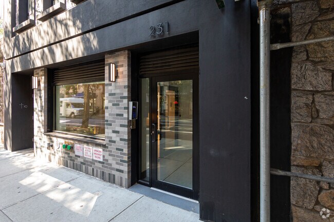 Building Photo - 231 W 26th St