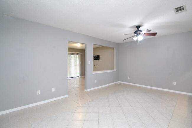 Foto del edificio - 2-story townhome in South Pensacola close ...