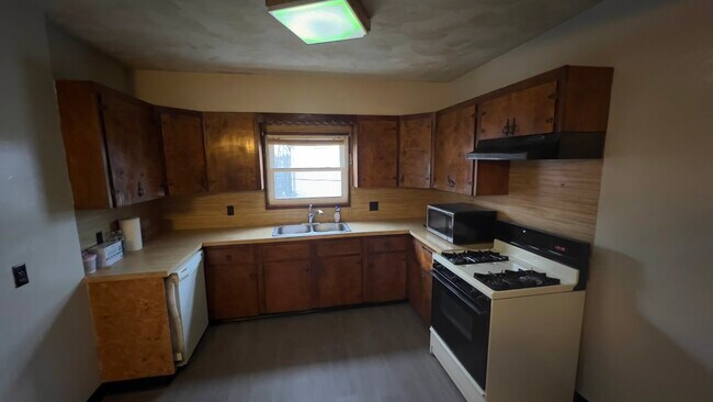 Kitchen - 103 East St