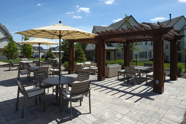 Community Patio & Pergola | The Villas at Main Street | Ann Arbor Apartments - The Villas at Main Street