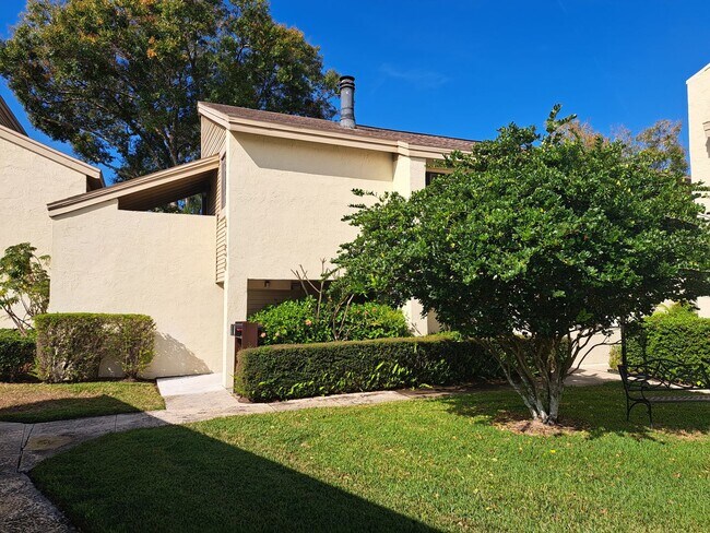 Building Photo - 2/2 condo in the heart of Carrollwood