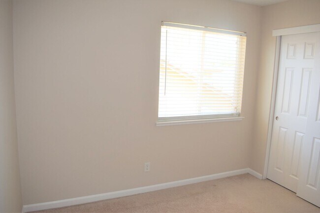 Foto del edificio - Resident Benefit Package Property