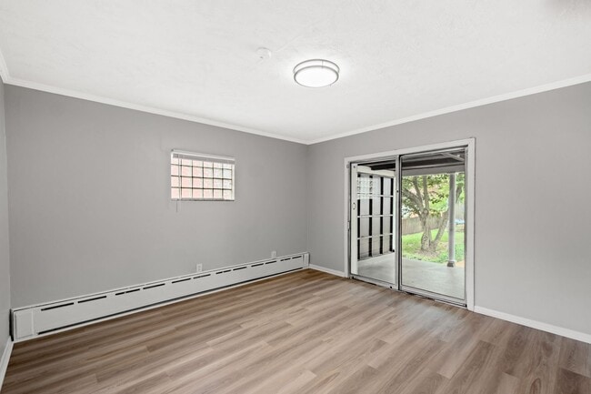 Foto del edificio - Stunning 5 bedroom home in McKeesport available July 1!