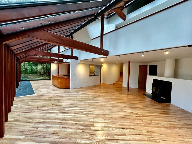 Foto del edificio - Waterfront Luxury Living, Bring Your Boat!