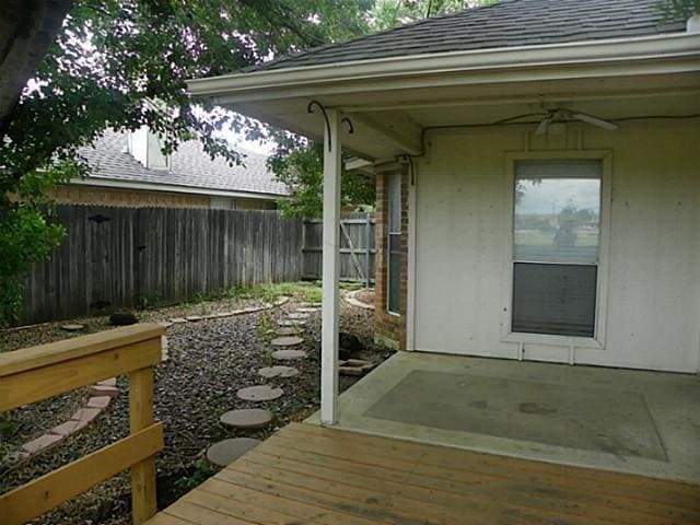 Building Photo - 944 Meadow Cir S