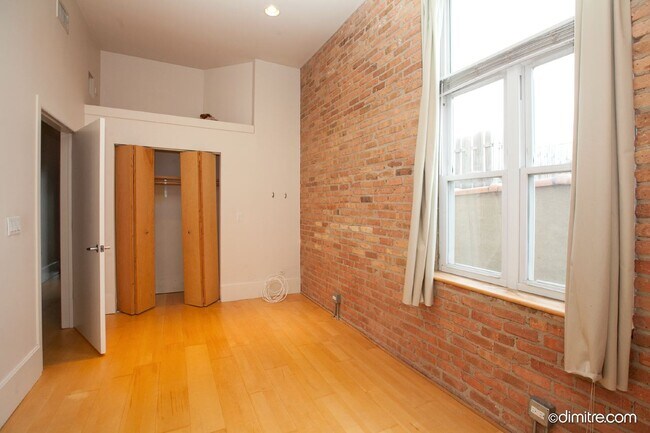 Foto del edificio - 1547 N Milwaukee Ave
