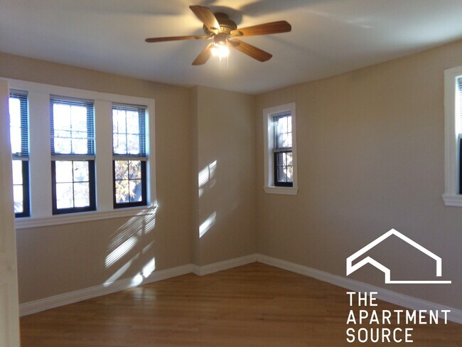 Foto del edificio - 897 Green Bay Rd