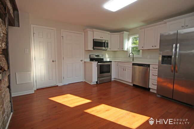 Building Photo - Fully Remodeled Home with Detached Garage ...