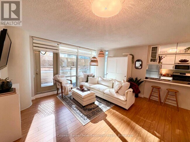 Photo du bâtiment - 10 Navy Wharf Ct