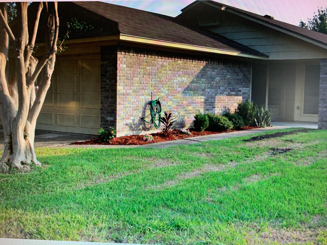102 Largo Ct, Victoria, TX 77901 House Rental in Victoria, TX