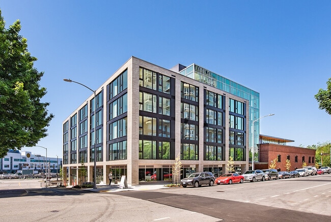 Building Photo - 10 Clay