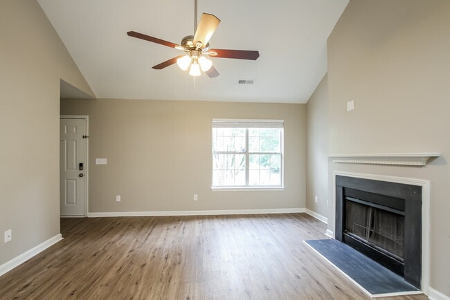 Building Photo - 1225 Larkspur Dr