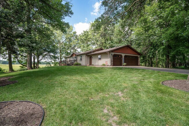Building Photo - Stunning Rambler on Acreage with Lake Shor...