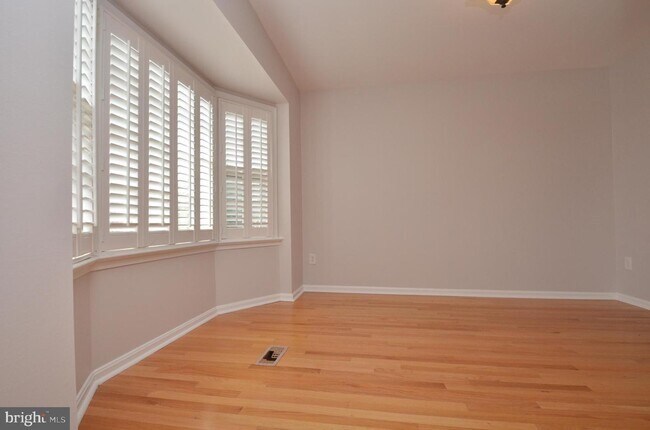 Foto del edificio - 6417 Eastleigh Ct