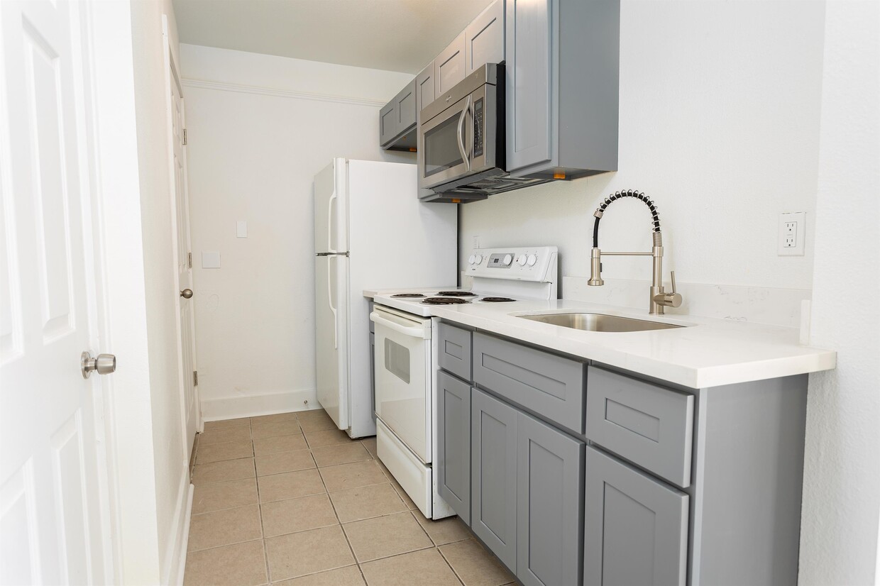 Foto principal - 6310 E McKinley Ave