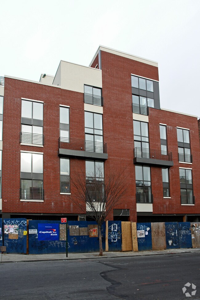 Foto del edificio - 320 Bedford Ave