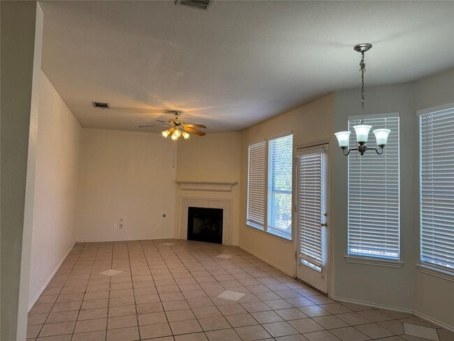 Building Photo - 414 Darkwoods Dr