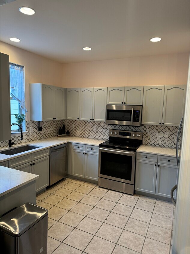 Foto principal - 4311 Four Oaks Blvd