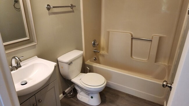 Foto del edificio - Nice Split Level Home- Ready for you to Call Home Today!