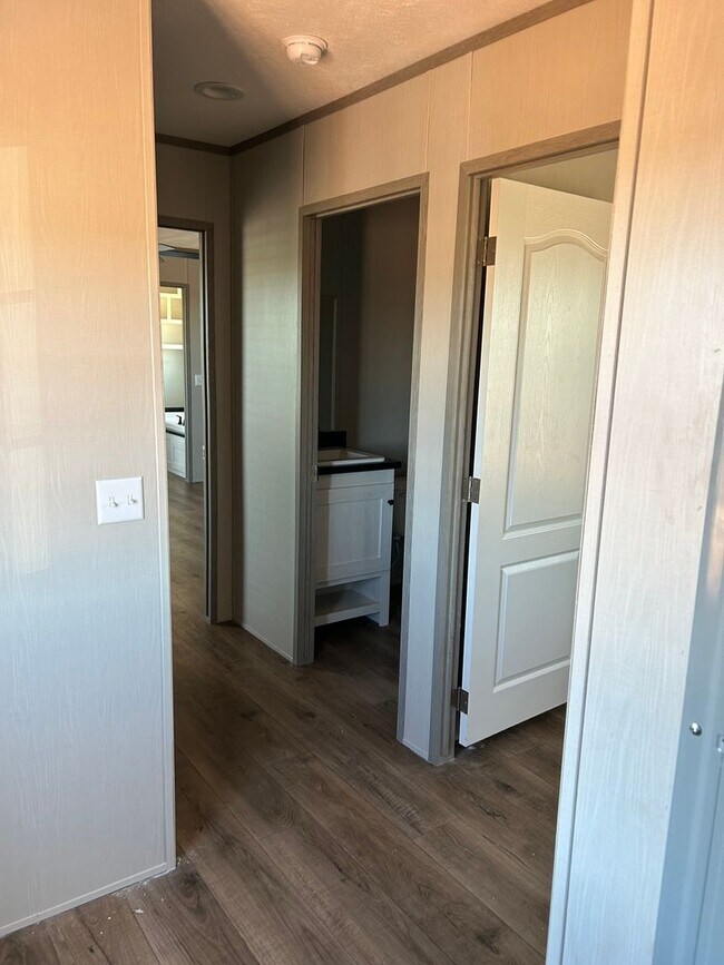 Foto del edificio - 2 bed 2 bath / horse facility.