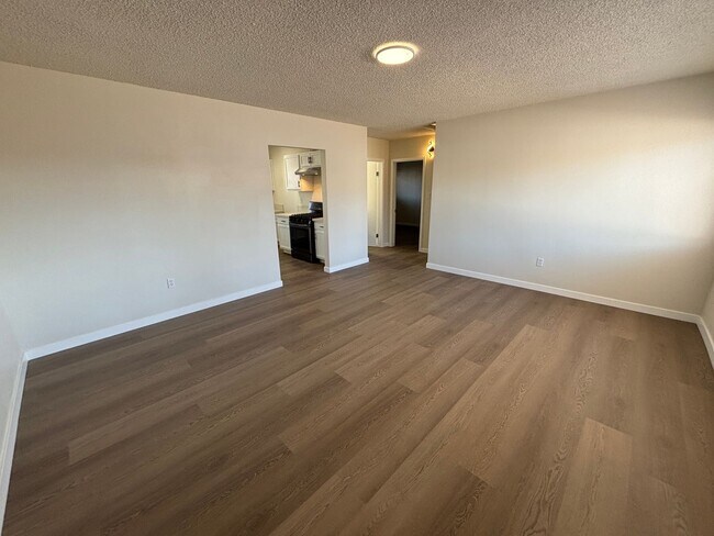 Building Photo - Fully Renovated 2BD/1BA Duplex Unit | Eucalyptus Ave, Moreno Valley