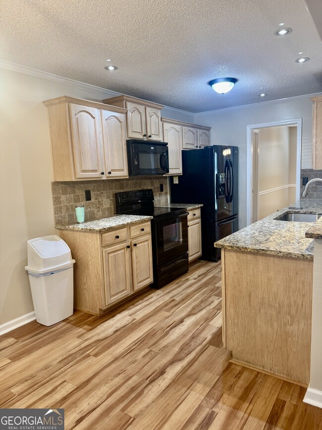 Building Photo - 220 Autumn Trace Ct