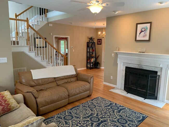 Building Photo - 102 Streamview Drive - Bev Roberts Rentals...