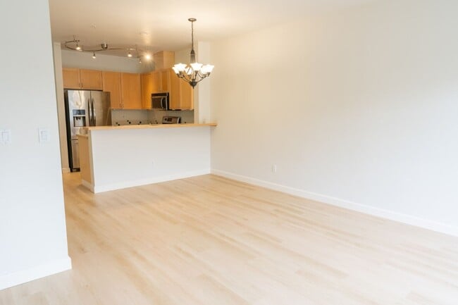 Building Photo - 3Bd/2.75Ba Renton Townhouse