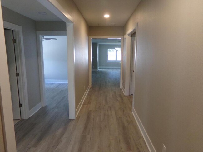 Building Photo - 16 S Warnell St