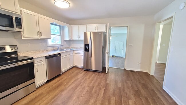 Building Photo - Cute corner home for rent