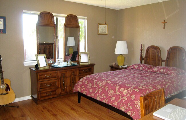 Foto del edificio - 2406 High Hollow Dr