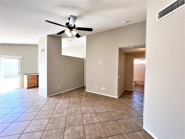 Foto del edificio - 5009 N 104th Ave