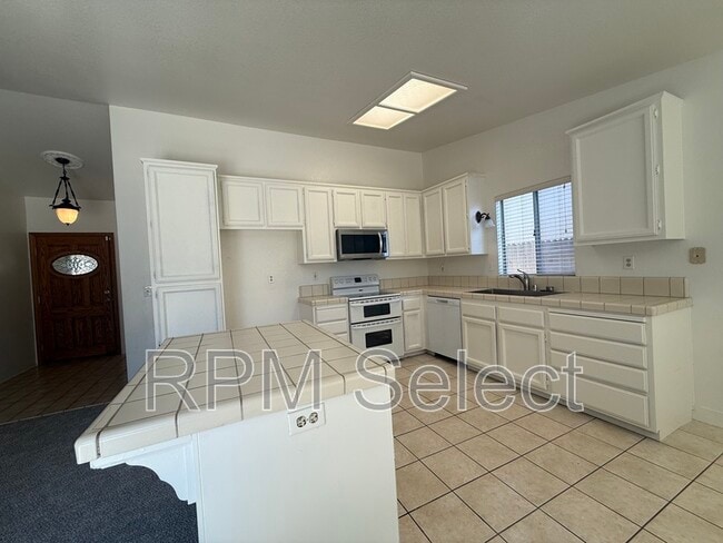 Building Photo - 2264 Americana Dr