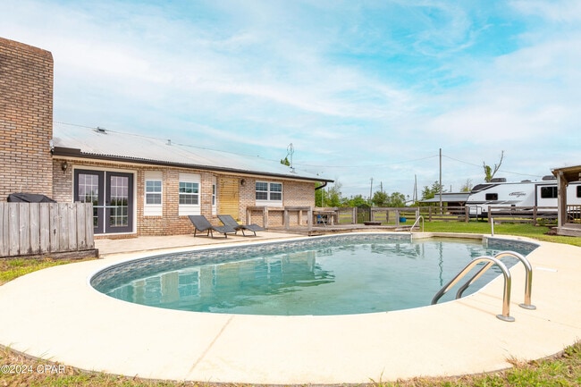 Building Photo - 5024 Pinetree Rd