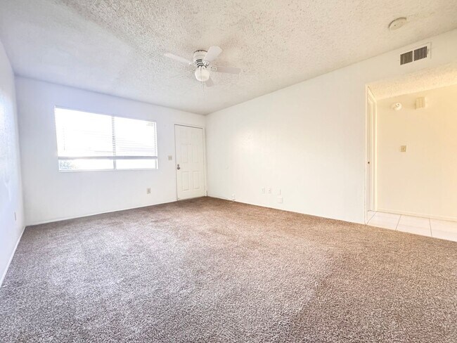 Foto del edificio - 7900 N Laurelglen Blvd