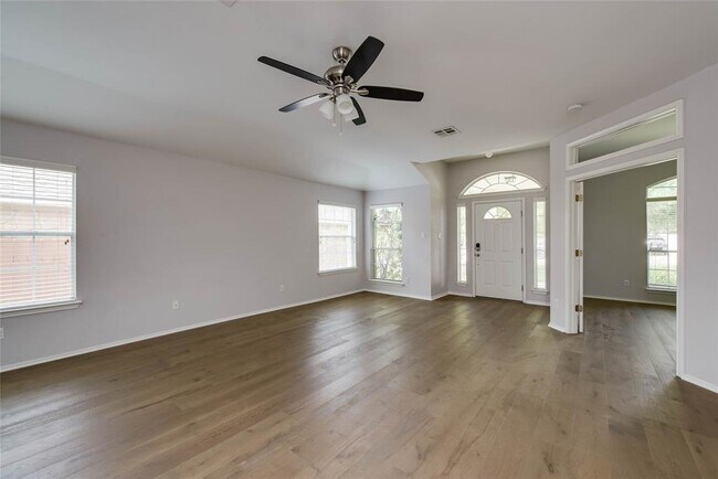 Foto del edificio - 3108 Lynnbrook Dr