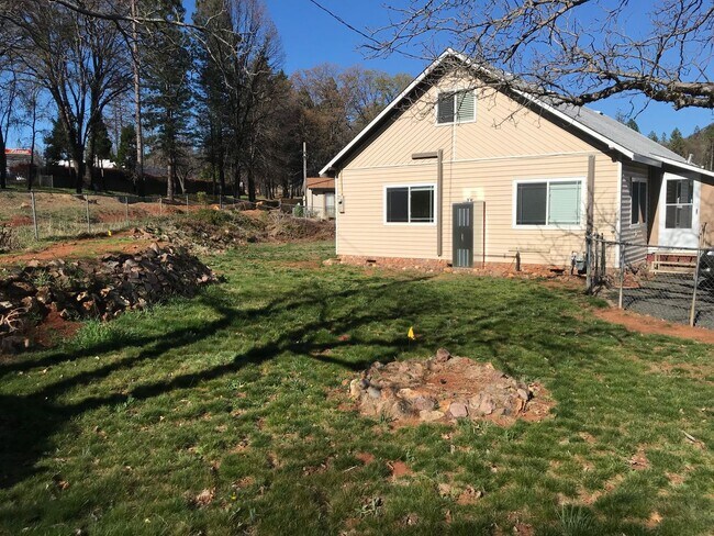 Foto del edificio - Updated 3 Bedroom 2 Bathroom Home in Paradise!