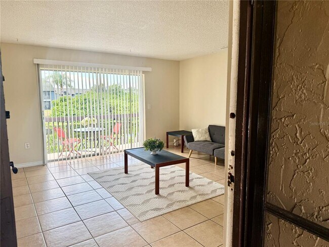 Building Photo - 2612 Hidden Lake Dr N