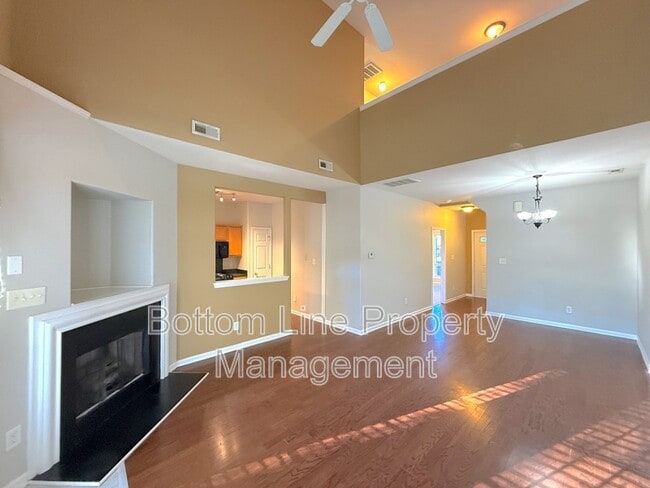 Foto del edificio - 114 Ross Moore Ave