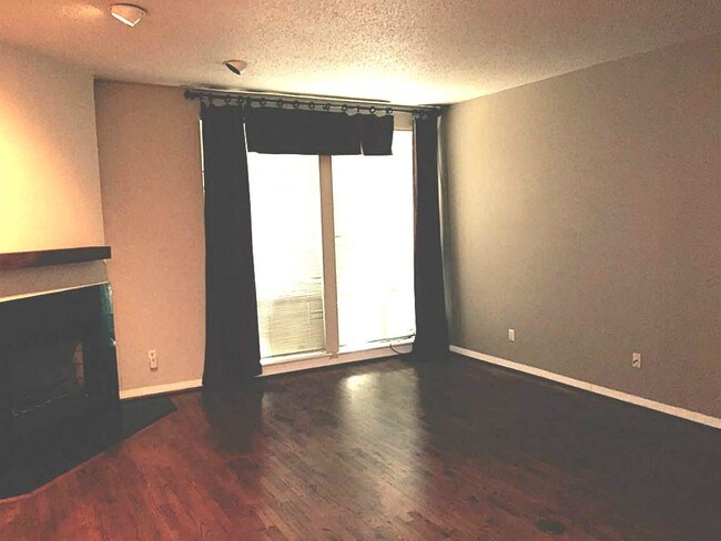 Building Photo - 1112 Bering Dr