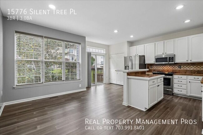 Foto del edificio - 15776 Silent Tree Pl