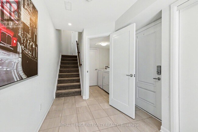 Building Photo - 906 Lixnaw Ct