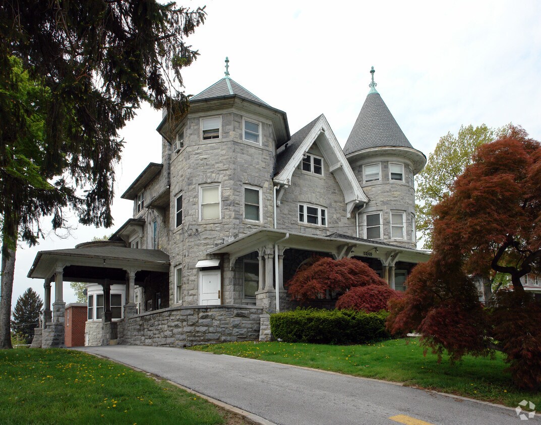 Building Photo - 1240 W Main