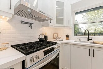 Building Photo - 487 E 37th St