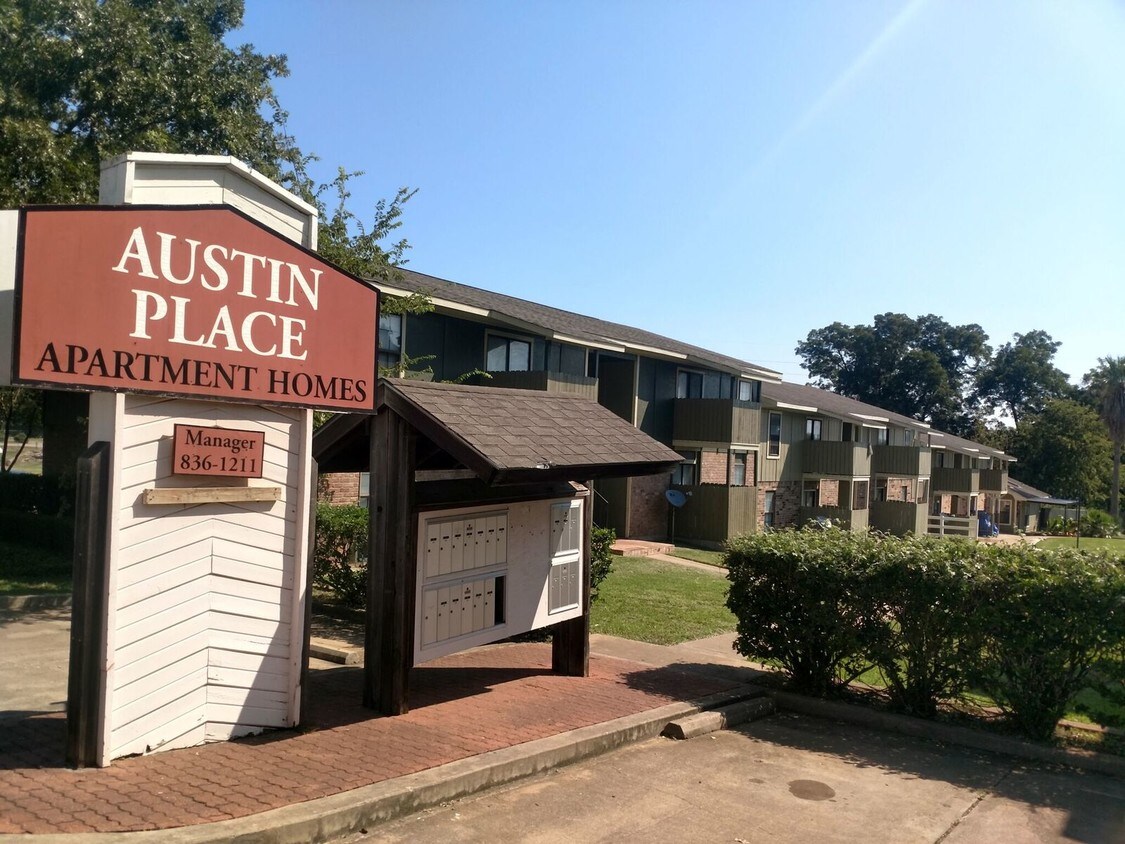 Front Building - 2307 S Austin St