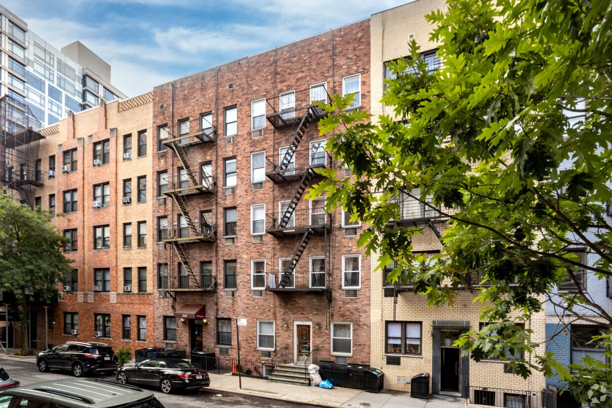 Primary Photo - 520 E 88th St
