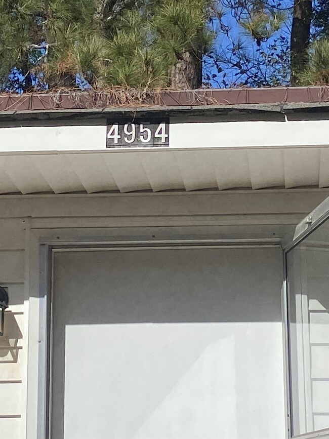 Building Photo - 4954 Robin St