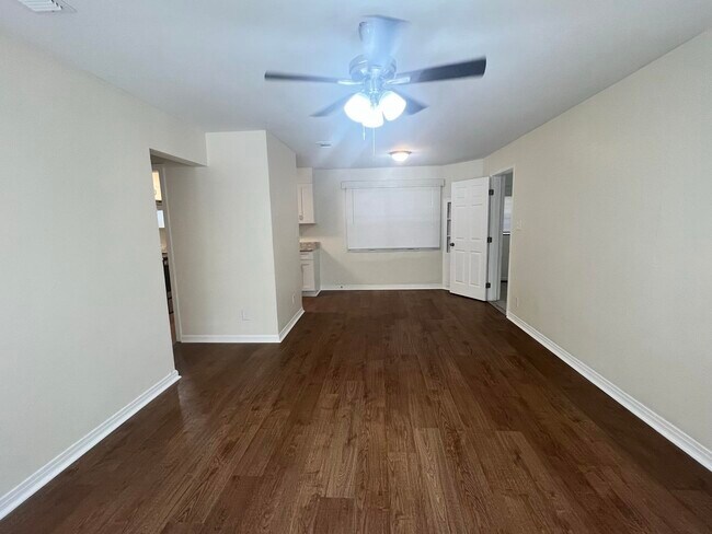 Building Photo - 3422 Miami Dr